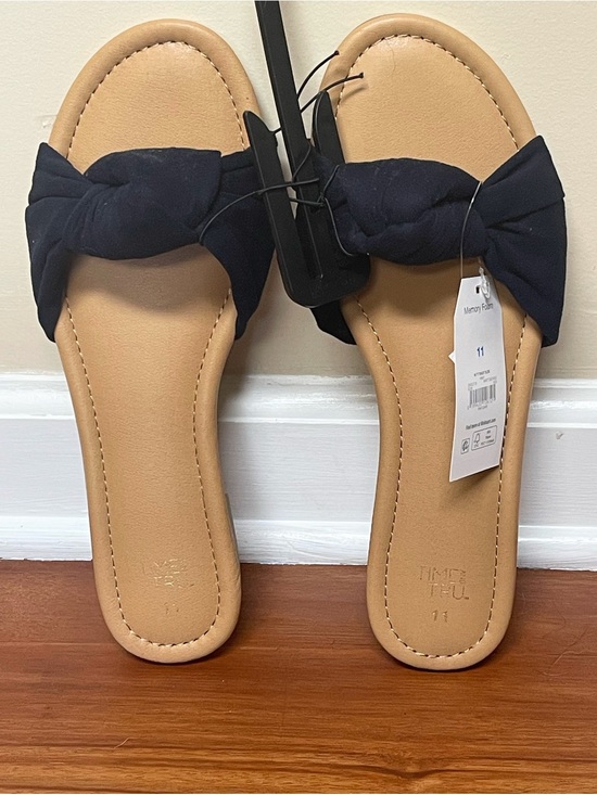 Time and Tru Shoes - Time and Tru Women's Knot Slide Sandals
- Memory Foam